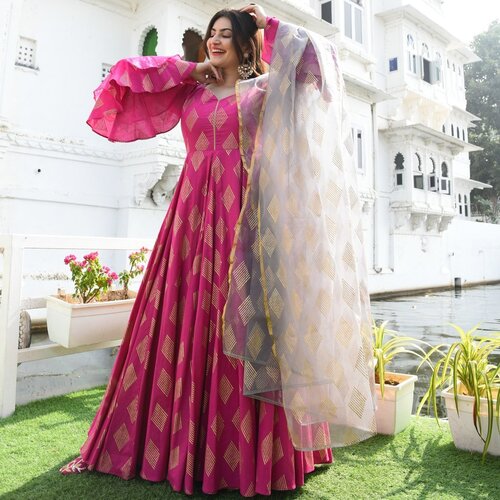 पैंट के साथ राजस्थानी लेडीज कुर्ता