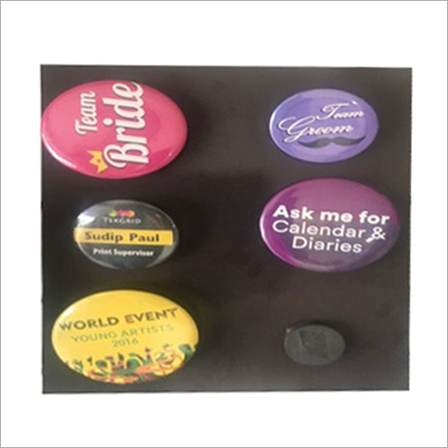 राउंड कैप्शन प्रिंटेड बैज