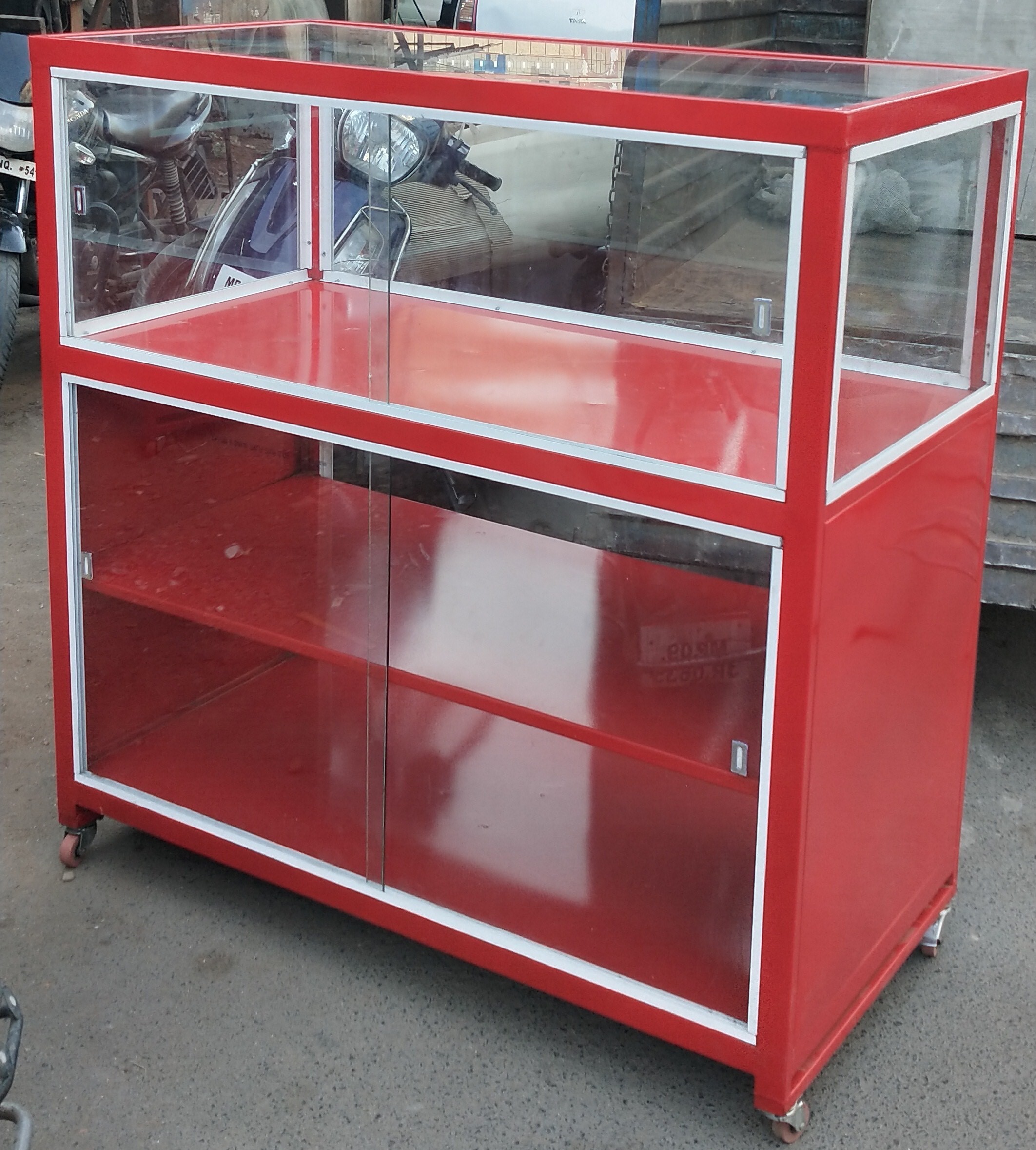 Retail Counter - Feature: High Quality