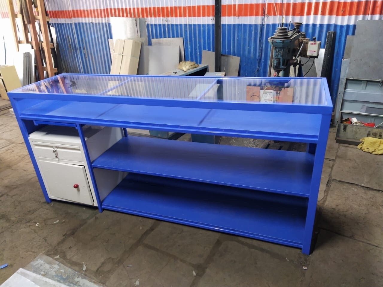 Retail Counter - Feature: High Quality