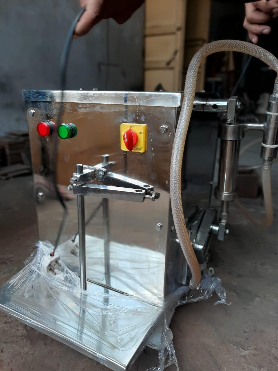 Double Head Bottle Filling Machine - Stainless Steel 304, Semi-automatic, 450 Bottles Capacity, 220v Voltage, 1 Year Warranty, Frequency Speed Control