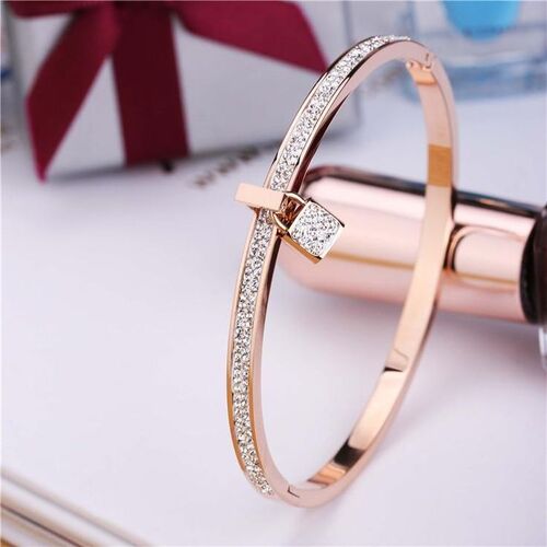 Natural Diamond Rose Gold Bracelet Diamond Carat Weight: 1.50 Carat