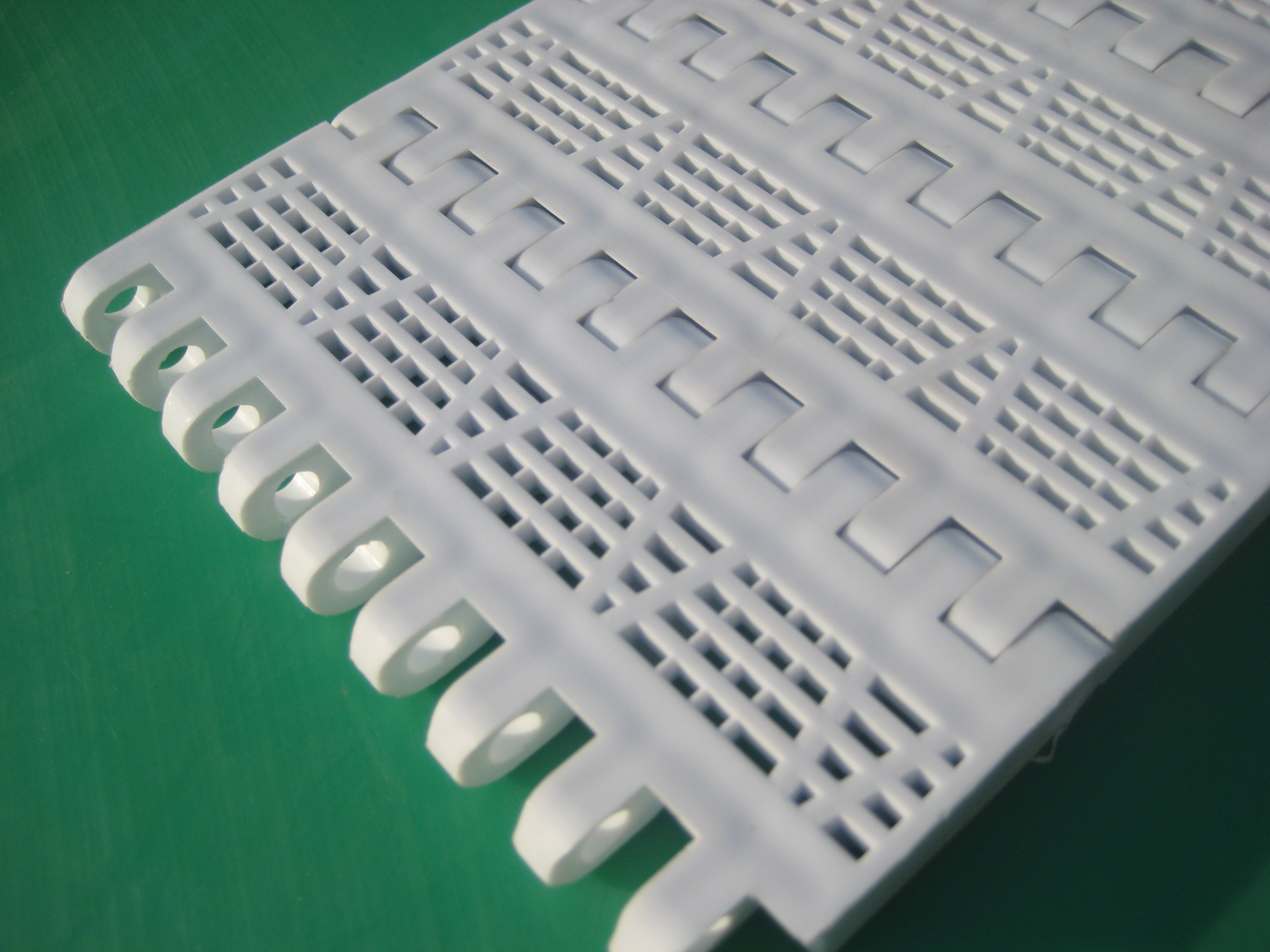 Plastic Modular Conveyor Belt - Plastic Material, Different Models, Tough Applications | Smooth Automation, Suitable For Processes