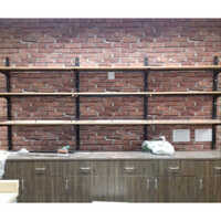 ब्रैकेट के साथ लोहे की लकड़ी की अलमारियां