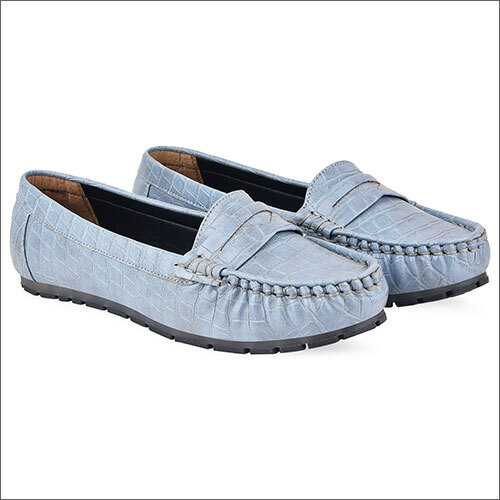 विभिन्न रंगों में उपलब्ध लेडीज़ एल-ब्लू लोफ़र्स