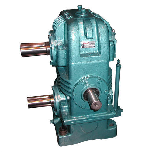 Shanthi Worm Gearbox - Helical Worm Gear Type, Size 710 mm, Blue Color | Precision Design, High Performance, Industrial Applications