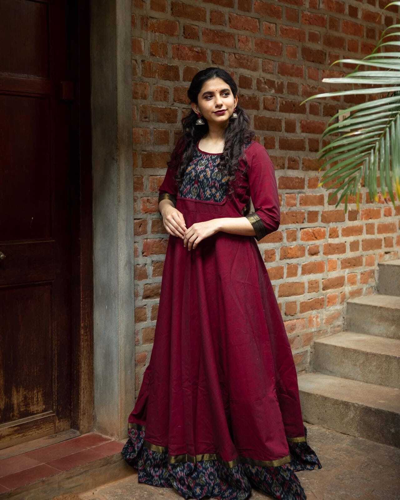 Wedding Gown - Taffeta Silk, Sizes M L Xl 2xl, Length 54 Inch, Short Sleeves, Striped Pattern, Breathable & Washable Features