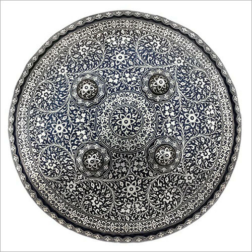 चित्र मध्यकालीन शील्ड्स में दिखाए अनुसार समाप्त करें