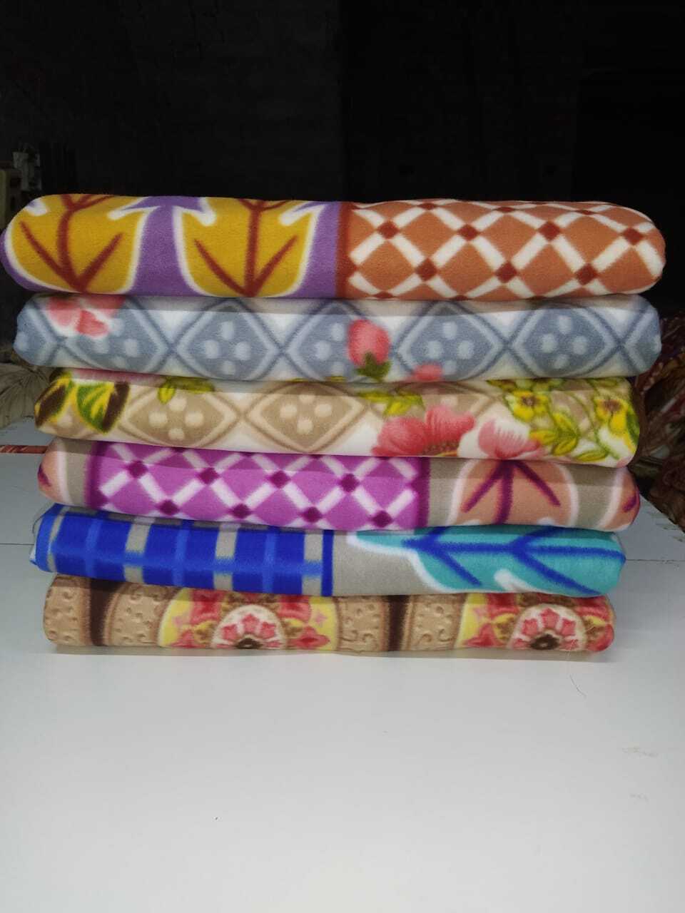 Polar Fleece Blanket - Soft Microfiber Material, Generous Queen Size, Vibrant Royal Blue Color - Luxurious Warmth And Lightweight Comfort