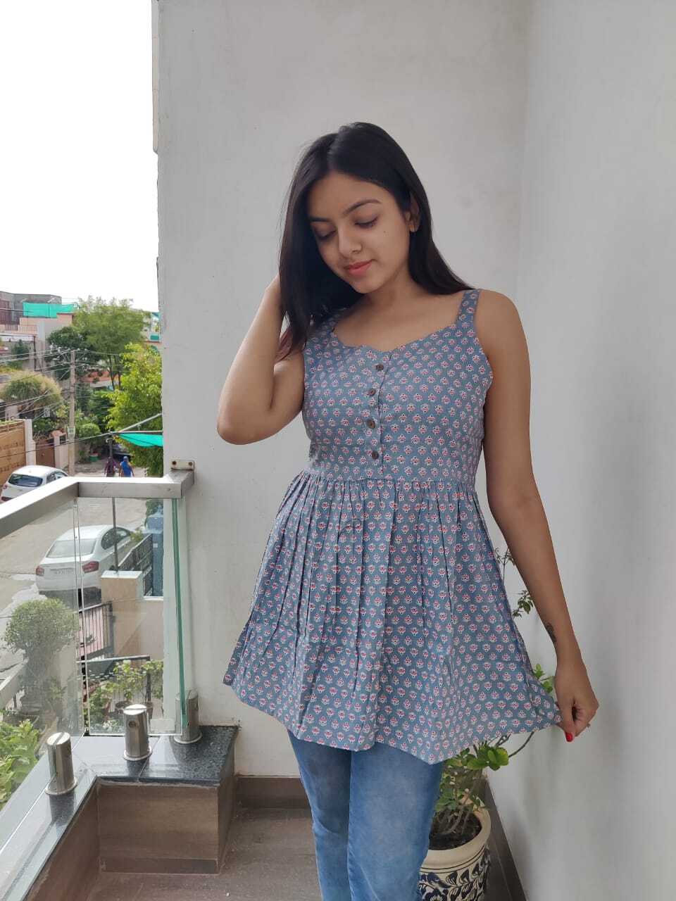 Cotton Sleeveless Peplum Top at INR in Surat Sadabahar