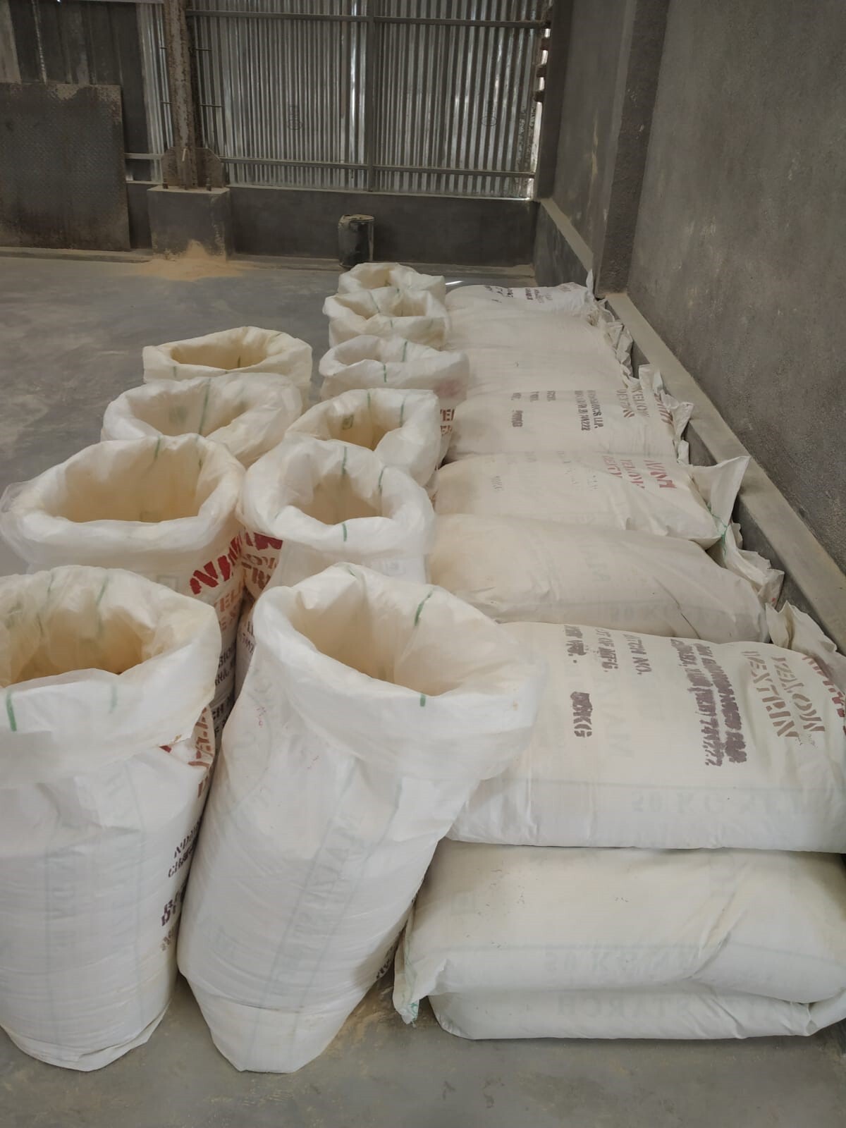 Yellow Dextrin Powder - High Purity, Powder Form | Moisture-free Composition For Enhanced Solubility And Versatile Applications