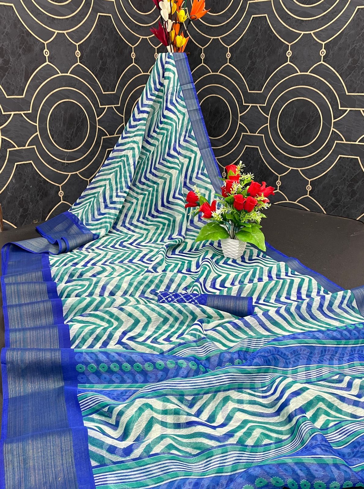 Saree Cotton Soft - Cotton Slub With Golden Zari Weaving, Printed Zig Zag Border, Amazing Zari Patta Border Blouse, Customized Logo, Breathable And Washable