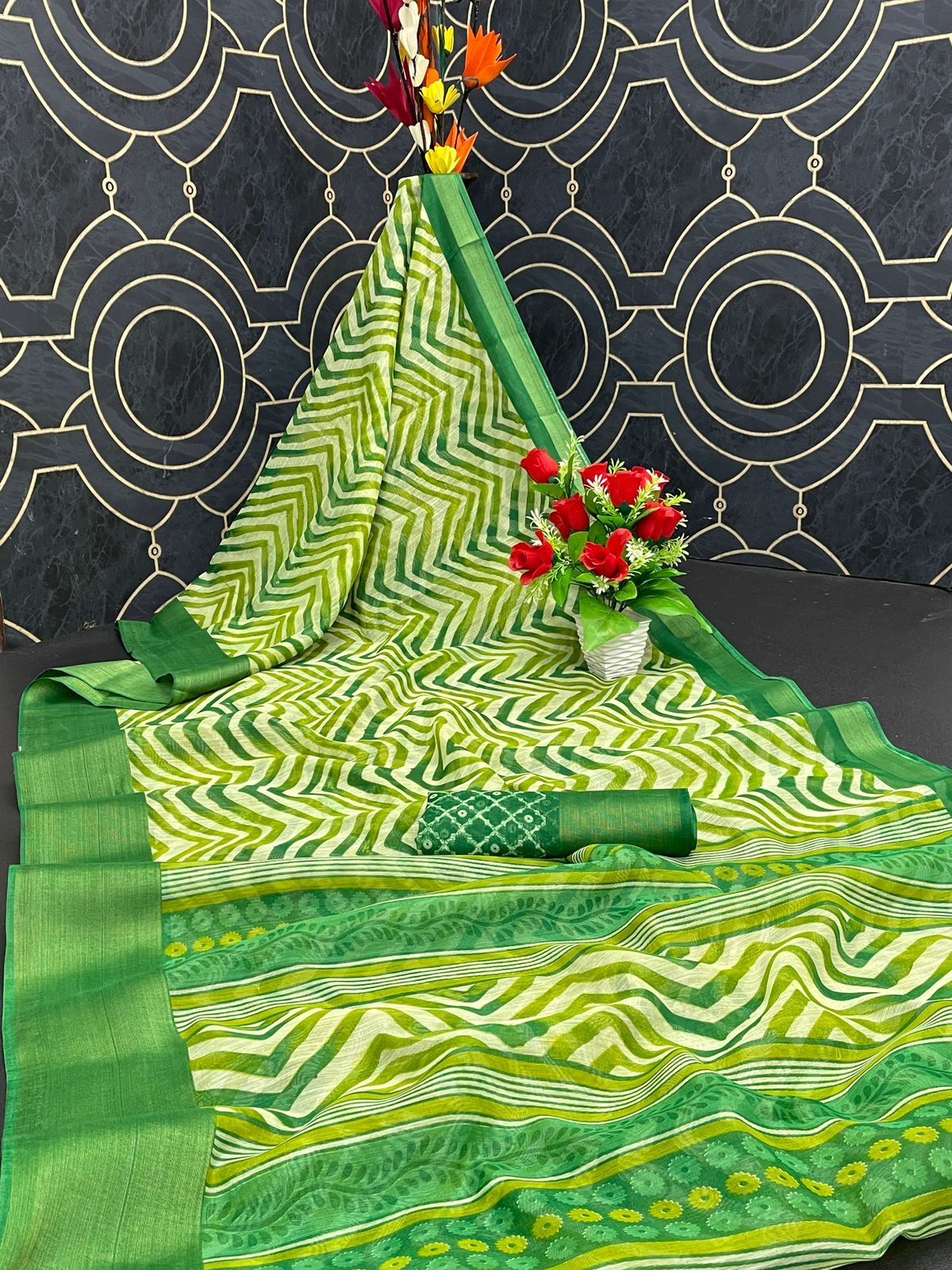 Saree Cotton Soft - Cotton Slub With Golden Zari Weaving, Printed Zig Zag Border, Amazing Zari Patta Border Blouse, Customized Logo, Breathable And Washable