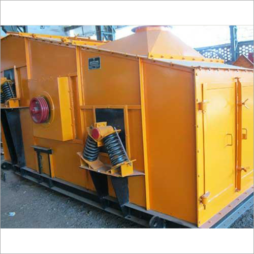 Linear Motion Vibrating Screen - Electric Powered, New, Yellow Design | Ideal for Coal, Chemical, Ceramic, Pit & Quarry Industries