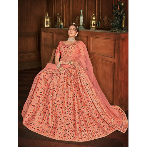 इंडियन पीच कलर एम्ब्रॉयडरी किया हुआ पार्टी वियर लहंगा चोली Sv 02