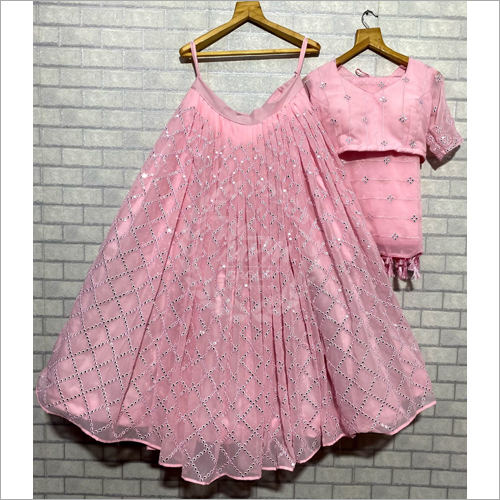 हल्की गुलाबी कढ़ाई वाला आकर्षक पार्टी वियर नेट लहंगा चोली Lc 97 साइज़: XXL