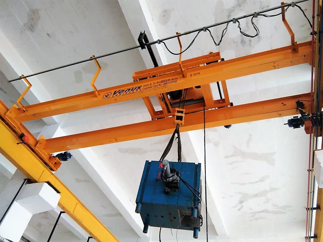 Material Handling Cranes - Color: Golden Yellow Or Handpicked Color