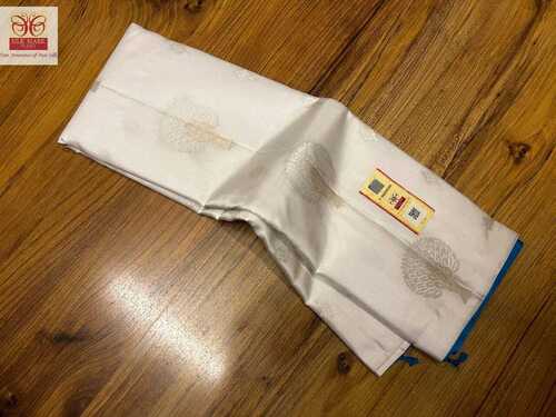 व्हाइट विथ ब्लू प्योर कांजीवरम सॉफ्ट सिल्क हैंडवॉव साइड बुड्डा