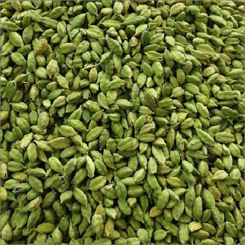 ताजा हरी इलायची का टुकड़ा