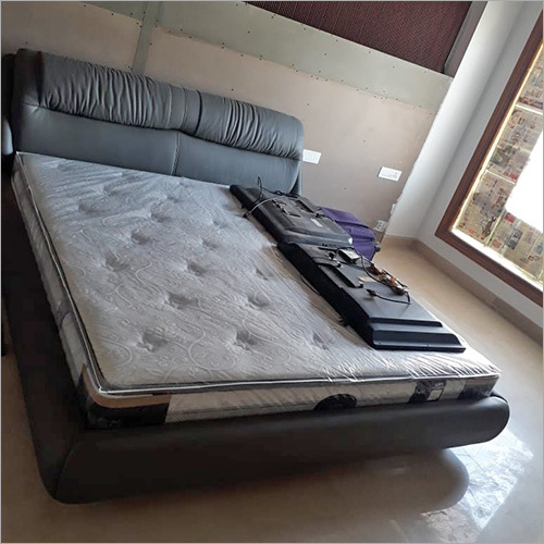 HDHMR और टफ्टेड बैक से बना क्वीन साइज़ बेड