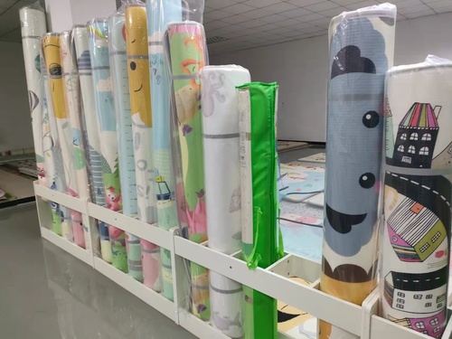 प्रोडक्शन बीच मैट के लिए सेमी-ऑटोमैटिक पे फिल्म एक्सट्रूज़न लैमिनेटिंग मशीन