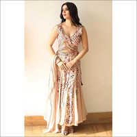 लंबी औपचारिक फिटेड बिना आस्तीन की सीक्विन प्रम ड्रेस