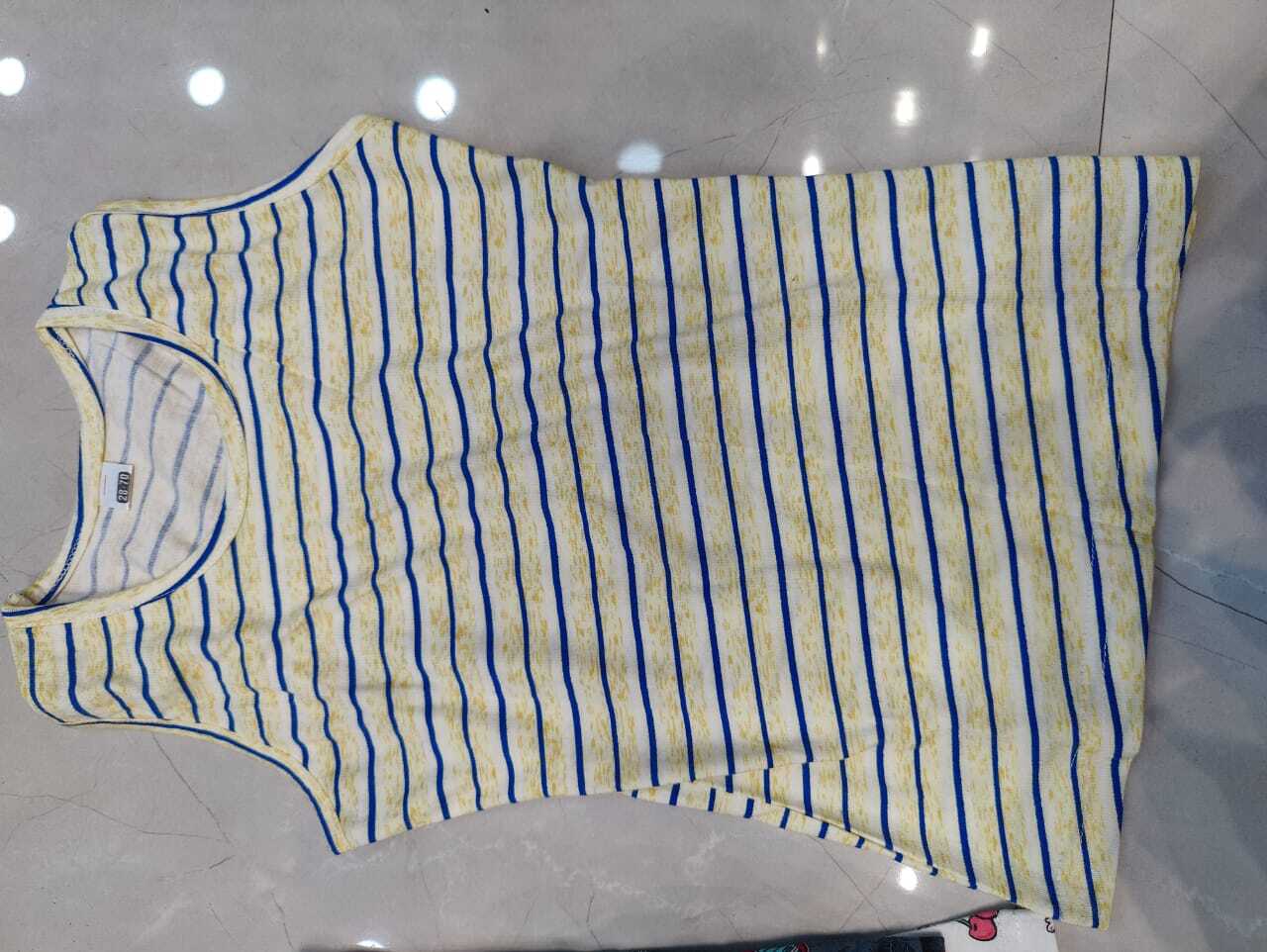 Kids Top - Cotton, Customized Size 1-2 Yrs To 3-4 Yrs, Red Color , Breathable And Washable, Sleeveless Modern Style