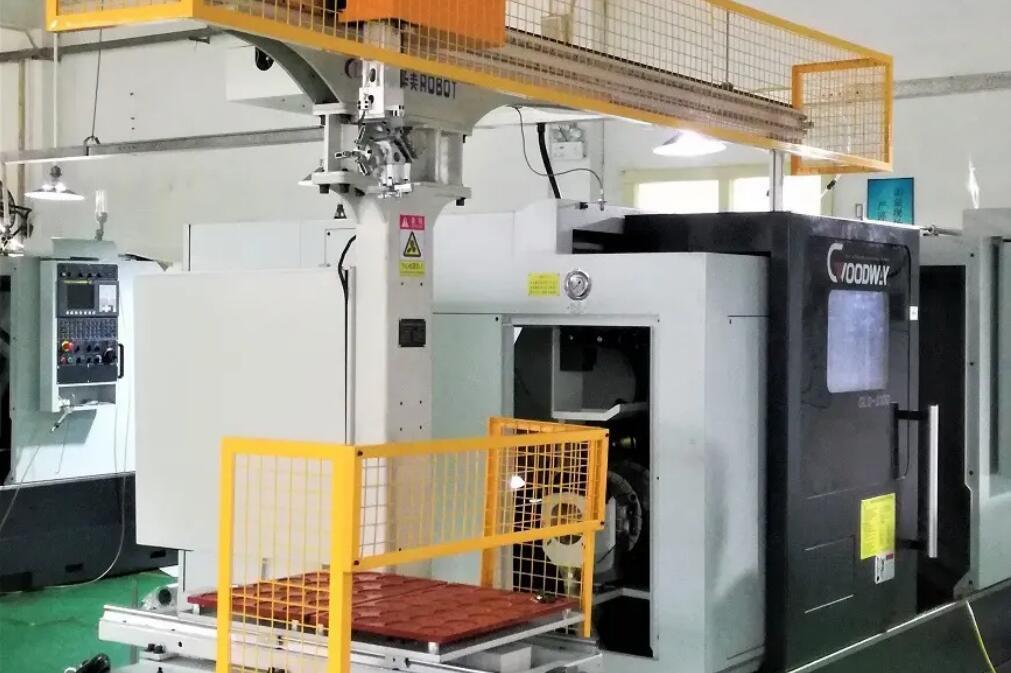 White Cnc Gantry Loader