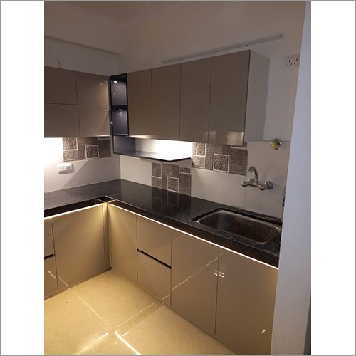 साफ करने में आसान मॉड्यूलर डिज़ाइनर किचन