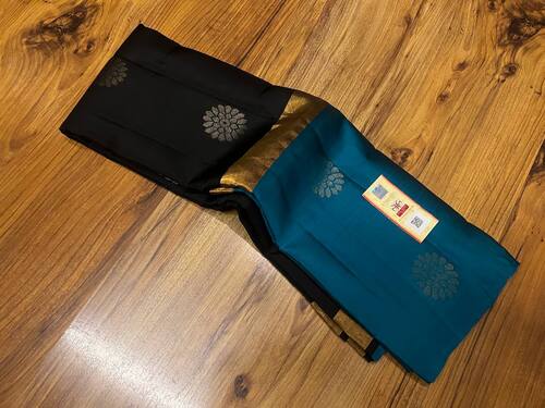 ब्लैक विथ ब्लू टर्निंग बॉर्डर कांजीवरम हैंडलूम सिल्क साड़ी