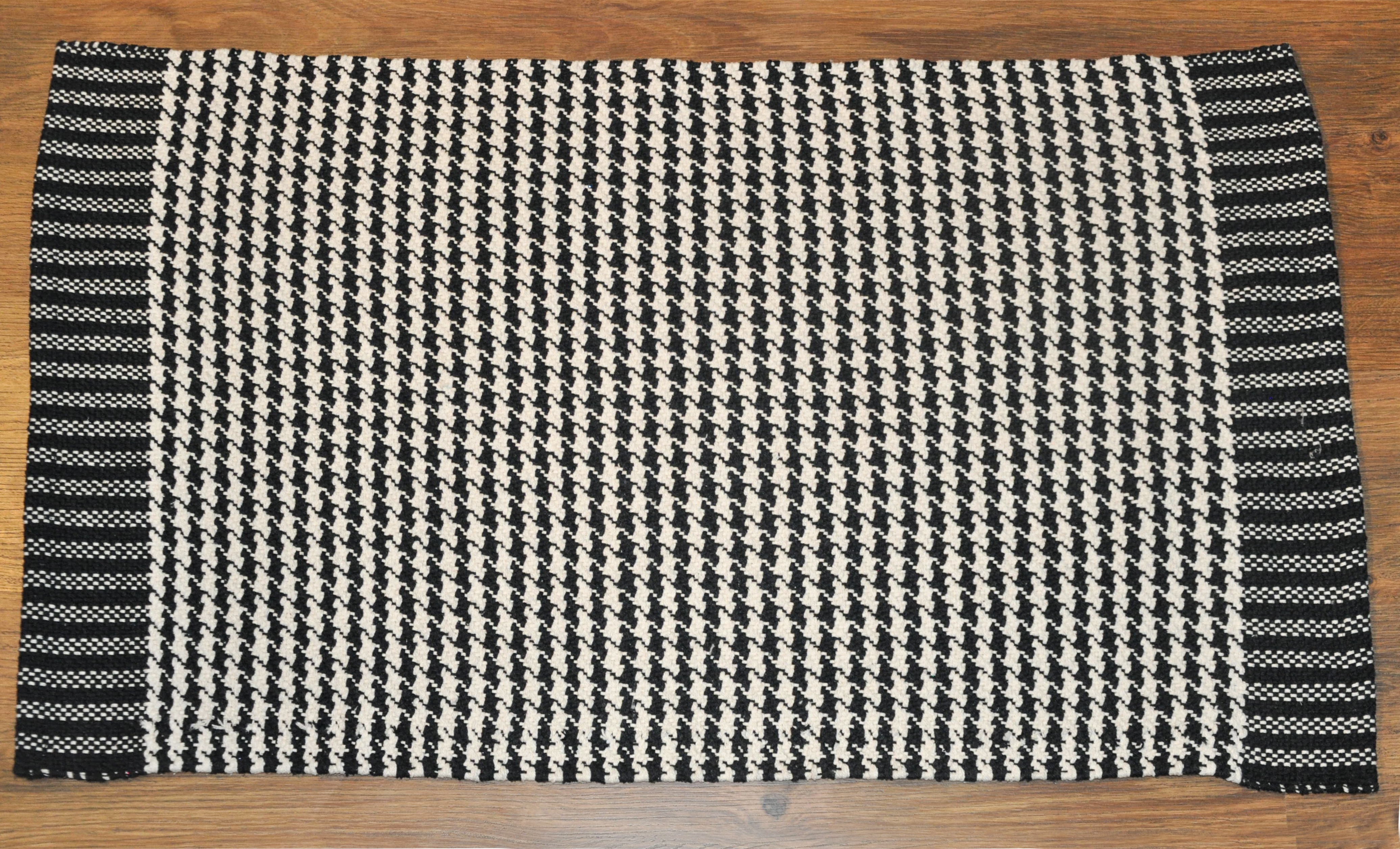 Single Handwoven Rugs - Premium Soft Black Design | Ideal For Hotels And Offices, Versatile For Home And Commercial Use