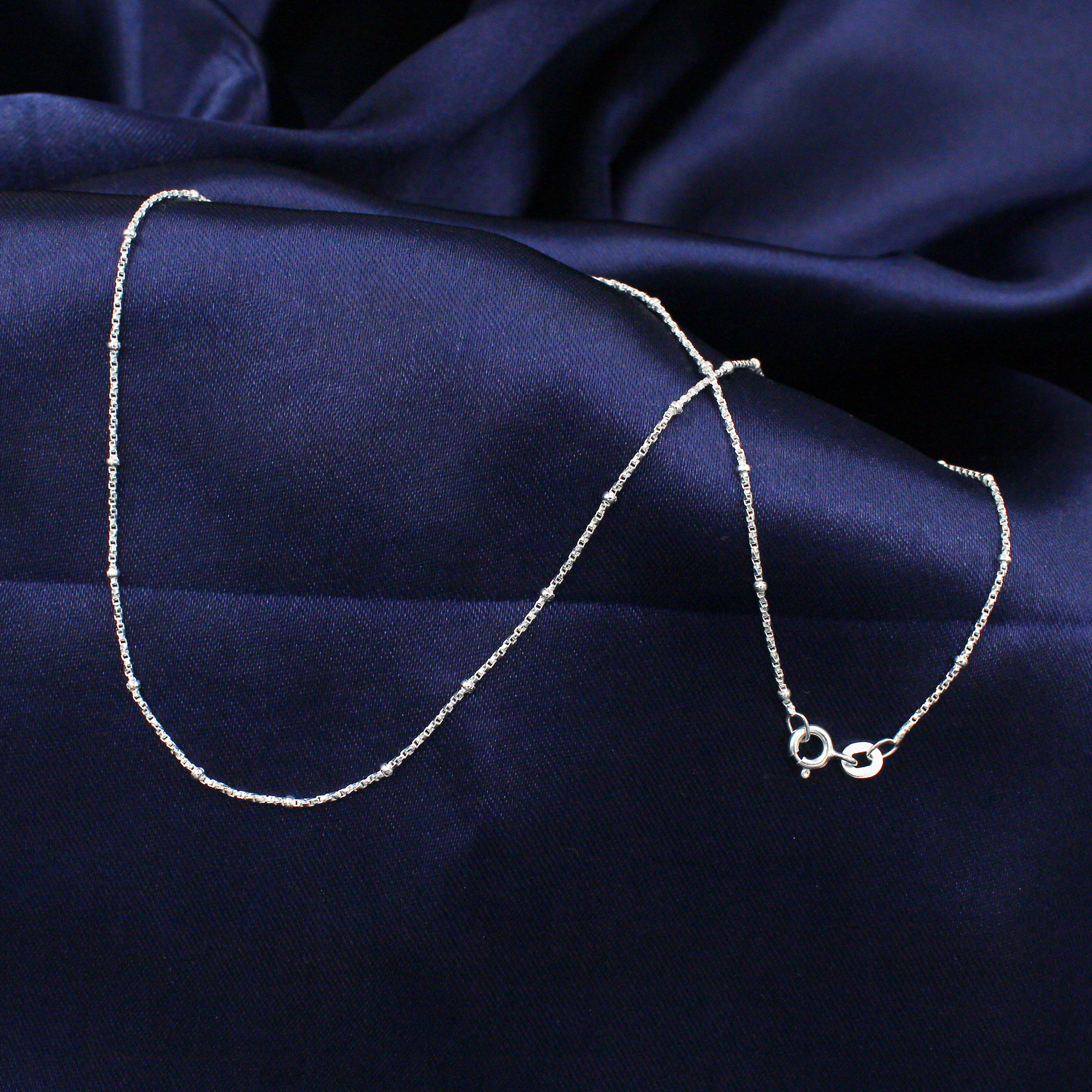 Box (Venetian) Silver Chain With Ball