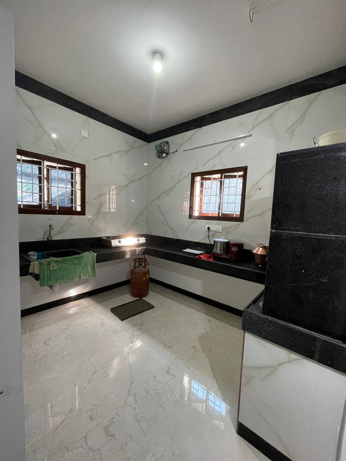 Civil Contractor - Concrete & Steel Luxury Villa Design , Eco-friendly Contemporary Architecture With Leed Certification And In-house Expert Team