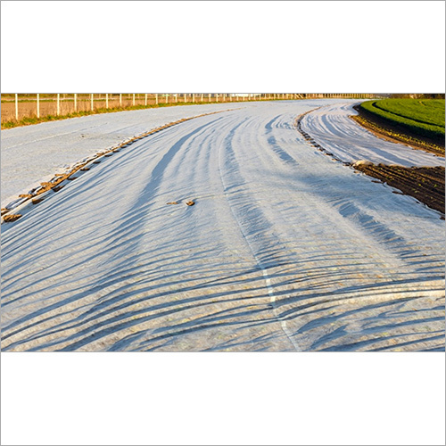 व्हाइट एग्रीकल्चर नॉनवॉवन फैब्रिक कवर