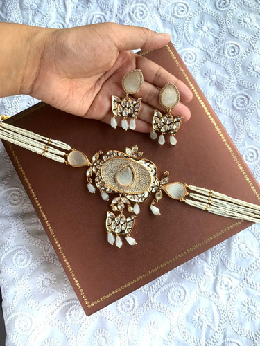 मल्टीकलर अनकट पोल्की चोकर