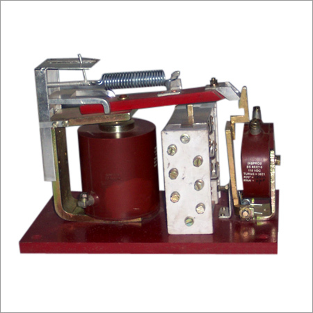 वोल्टेज रिले