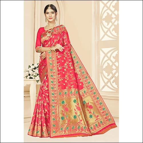 Breathable Desiger Weaving Saree In Kanjivaram Silk Fabric
