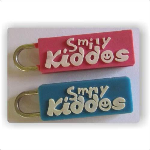 रेड ज़िप पुलर लेबल