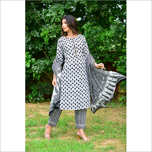 डिजाइनर मुद्रित सिले सूट