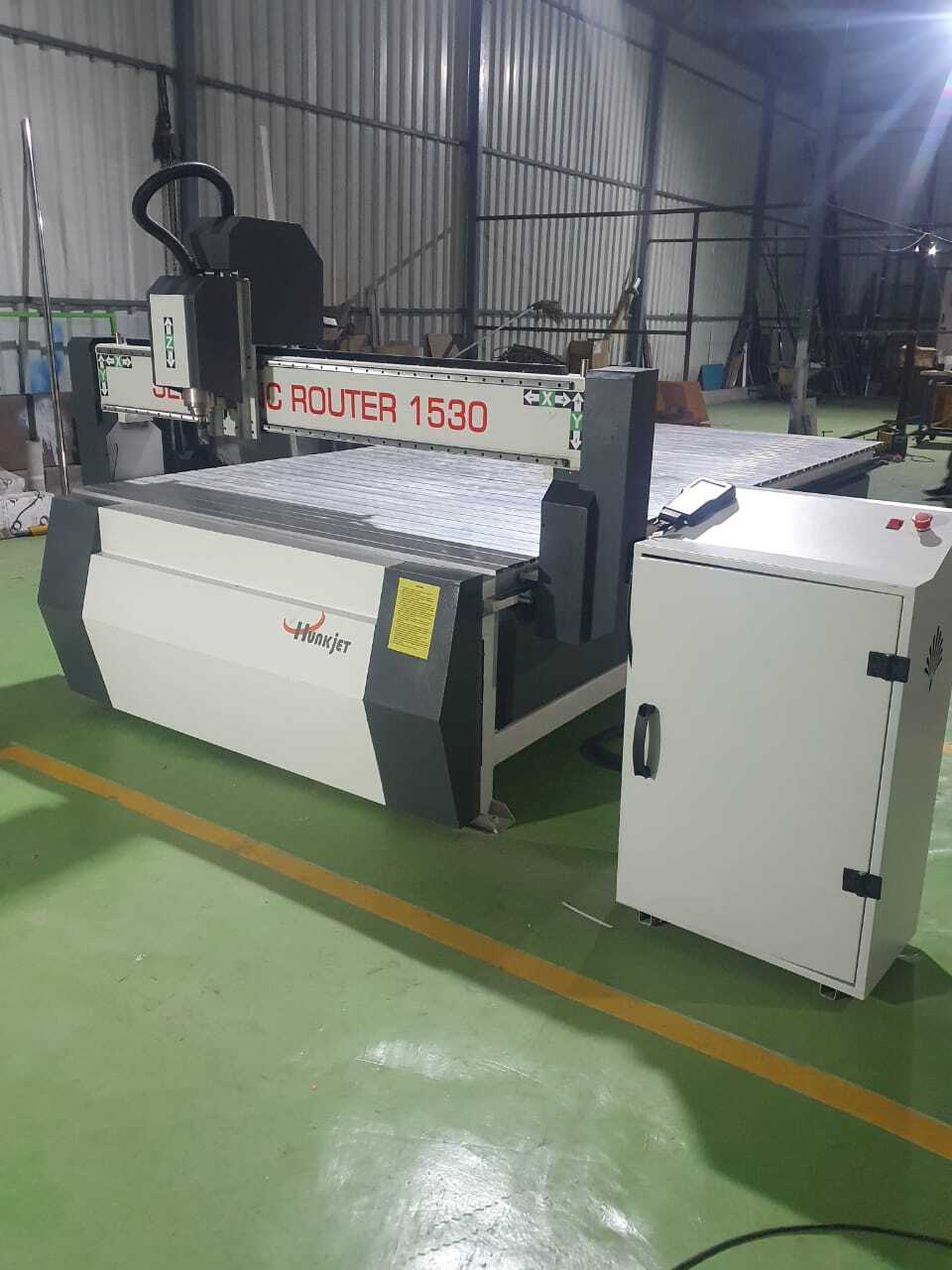 White Automatic Wood Working Cnc Router Machine With Auto Clamping
