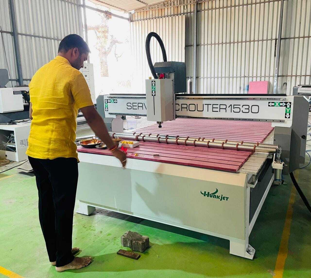 White Automatic Wood Working Cnc Router Machine With Auto Clamping