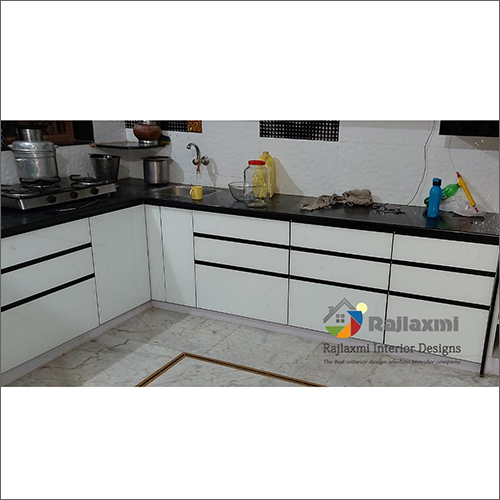 साफ करने में आसान लैमिनेट किचन