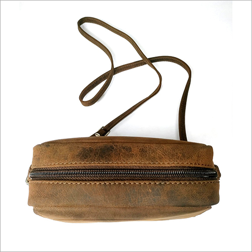 ब्लैक प्लेन हंटर लेदर स्लिंग बैग