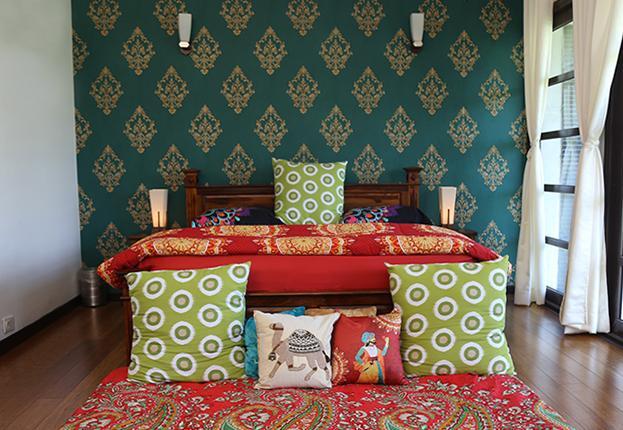 Solid Wood Maharaja Bed - Color: Brown