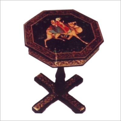 हाथ से निर्मित लकड़ी की मेज