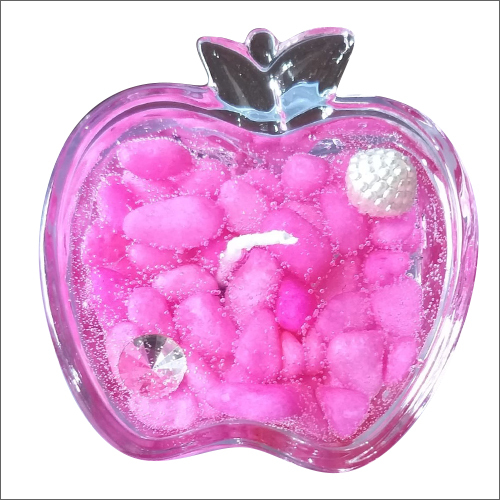 विभिन्न रंगों में उपलब्ध फलों के आकार की मोमबत्तियाँ