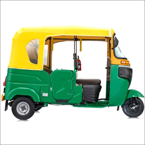 लेदर बजाज रेड हूड कवर