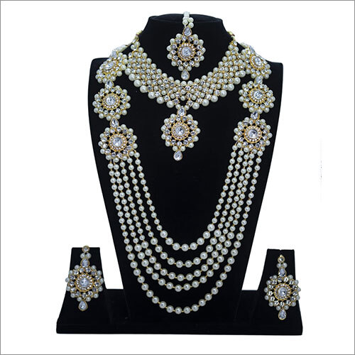 अच्छी क्वालिटी का ट्विंकलिंग ग्लिटरिंग व्हाइट महिलाओं के ज्वेलरी सेट