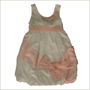 स्टाइलिश बेबी फ्रॉक