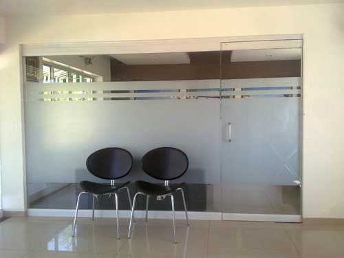 ग्लास डोर पार्टीशन